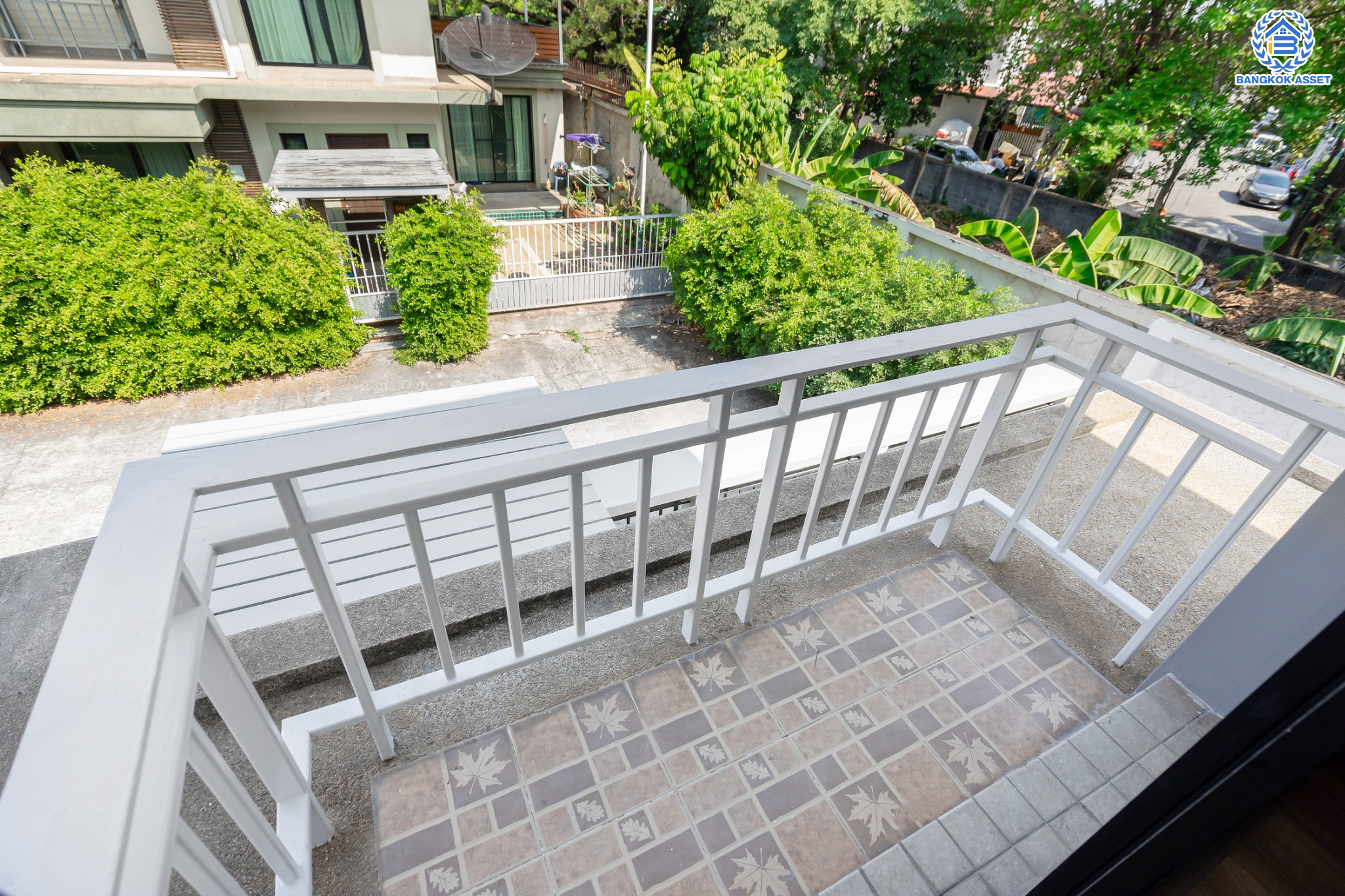 บ้านมือสองตกแต่งใหม่ ม.นราวัลล์ เกษตร-นวมินทร์ บ้านเดี่ยวหลังมุม เนื้อที่ 54.2 ตร.ว. ฟังก์ชันรวม 4 ห้องนอน 3 ห้องน้ำ 1 ห้องอเนกประสงค์ จอดรถได้ 2 คัน กว้างขวาง Built in Furniture พร้อมทุกการใช้งาน บนทำเลใจกลางเมือง! เชื่อมต่อทั้ง ถนนนวมินทร์, ถนนนวลจันทร์, ถ.ลาดพร้าว, ถ.รามอินทรา ใกล้ The Walk เกษตรนวมินทร์, ทางด่วนรามอินทรา และรถไฟฟ้าสายสีน้ำตาล "สถานีนวลจันทร์"